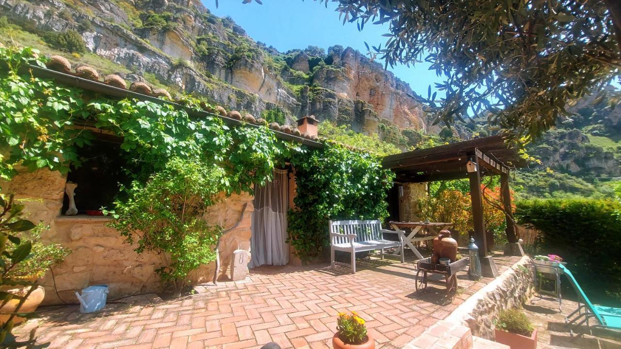Casa Corazon De Piedra En El Rio Dulce Pensionat Aragosa Exteriör bild